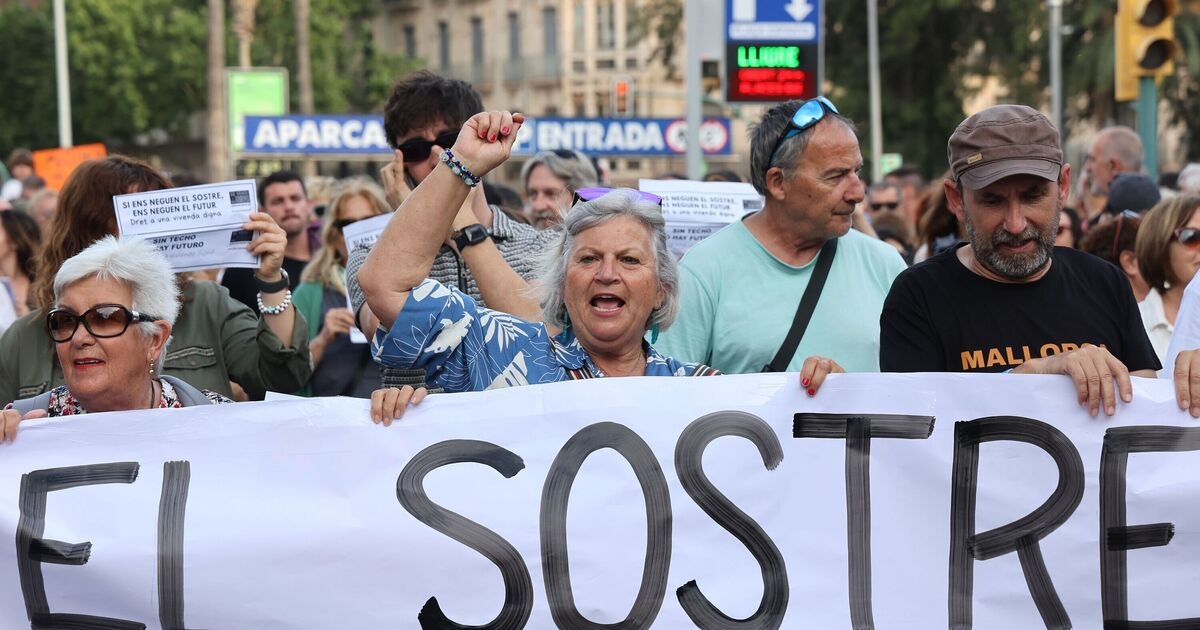 Mallorca, İspanya'yı saran protestolar nedeniyle endişelenen turistlere 4 kelimelik bir mesaj gönderdi