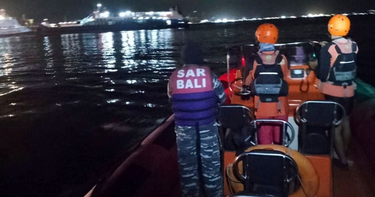 Bali feribot faciasında onlarca kişi kayboldu, en az dört kişi de korkunç bir şekilde battı