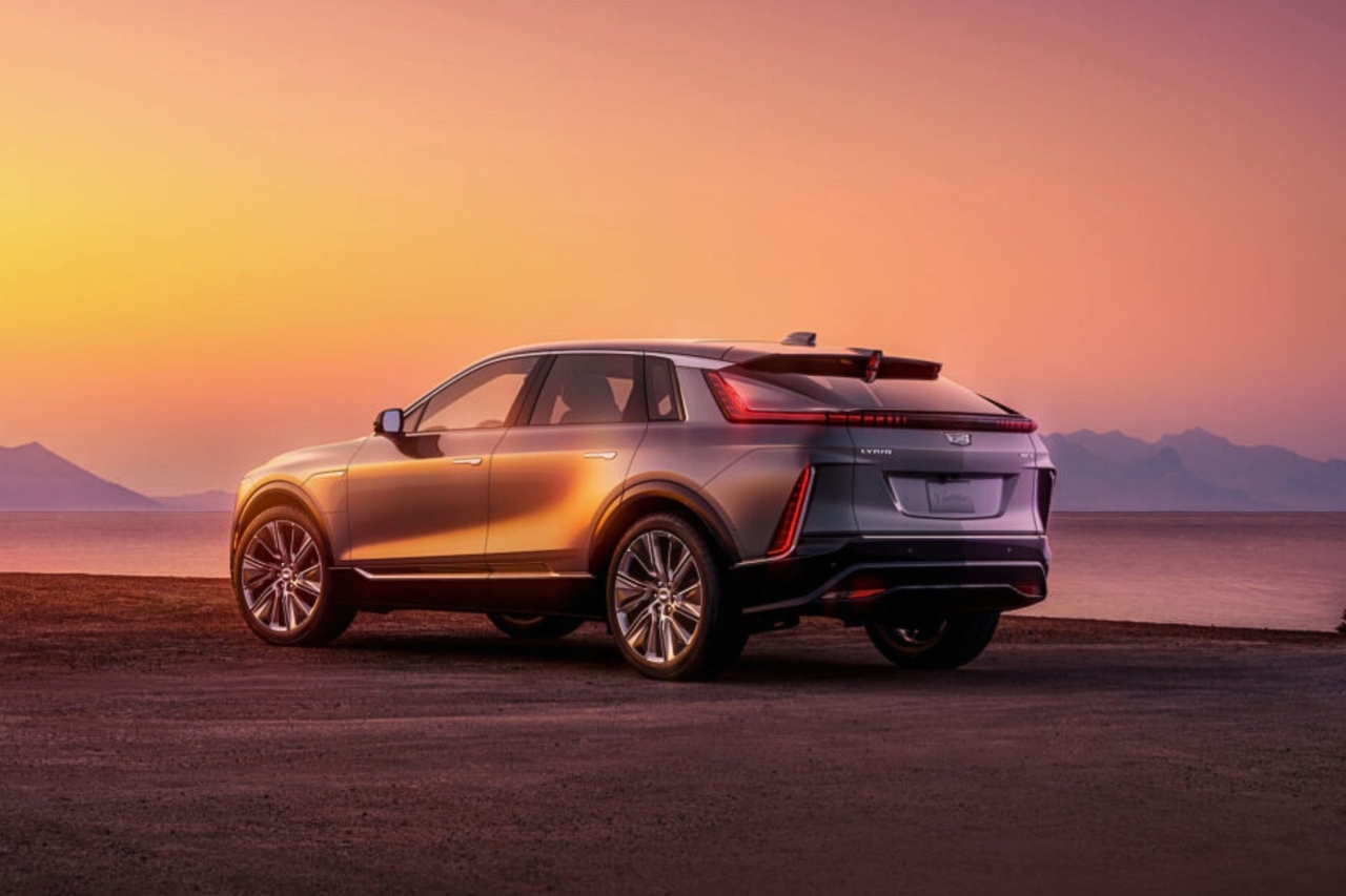 Cadillac LYRIQ convierte la carretera en un estudio de grabación gracias a la colaboración con Warner Bros.