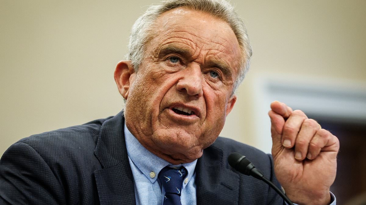 Çılgın an RFK Jr., çocuk sağlığını silah olarak kullanan Demokrat milletvekiline NÜKLEER şiddet uyguladı: 'Bana hak verin!'
