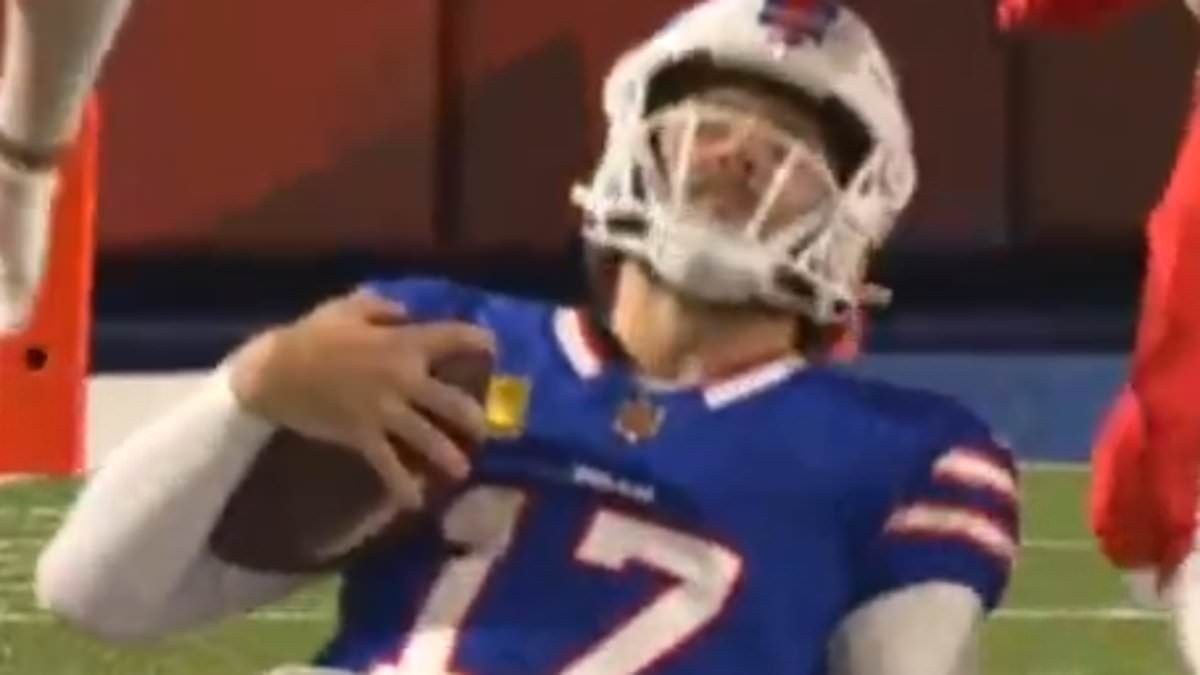 Sneaky Josh Allen infuriates NFL fans with 'outrageous' piece of gamesmanship in Bills-Chiefs game