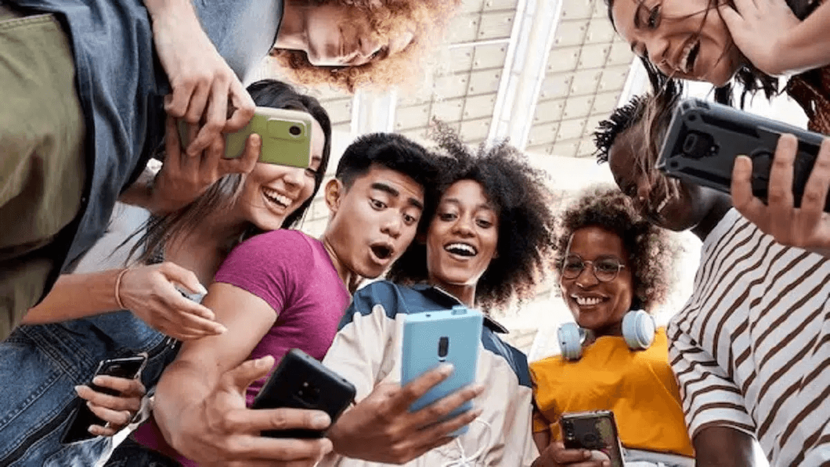 Social media could stunt students' intellect, study finds