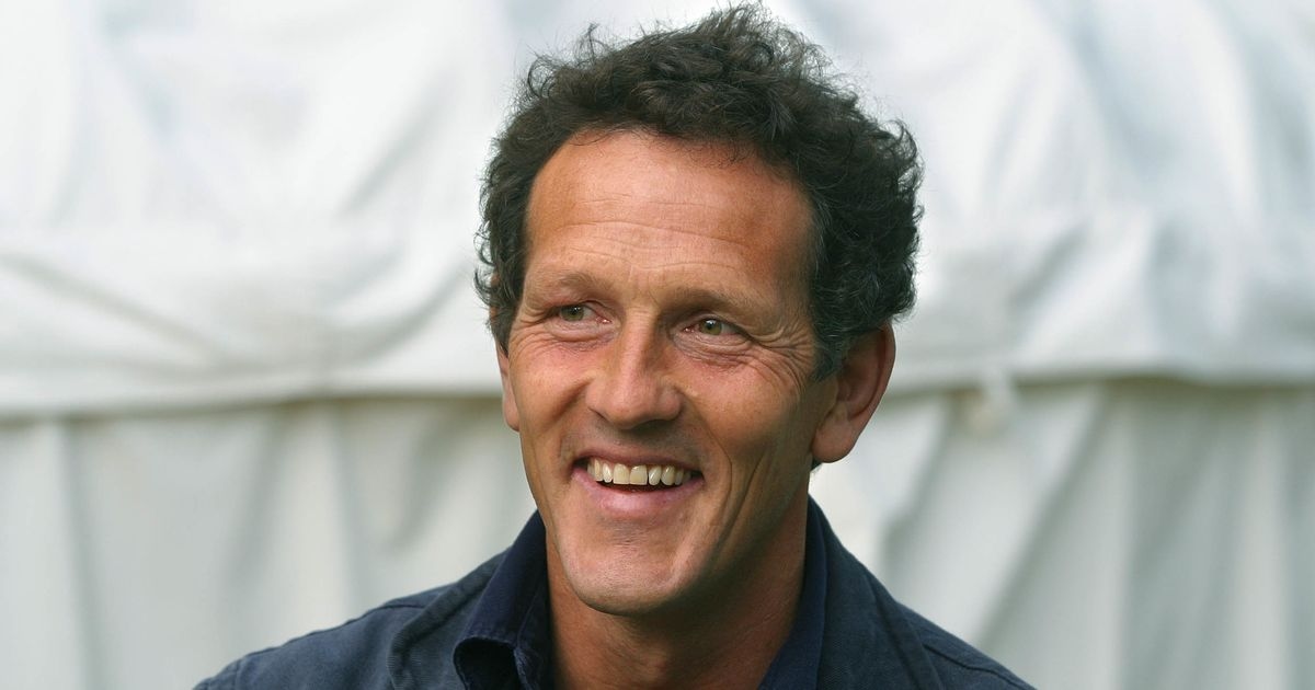 Monty Don'un 'en iyilerden biri' olarak adlandırılan bahçe kitabı artık Babalar Günü'nde ücretsiz