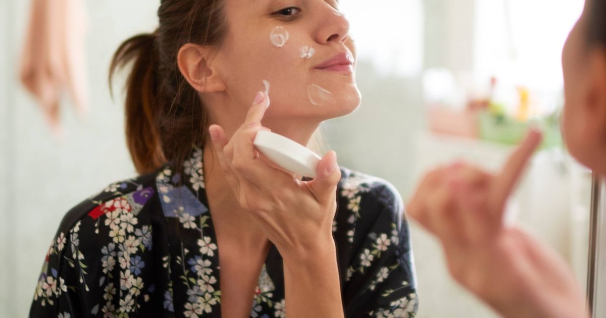 Shiseido, birkaç gün içinde 'ince çizgileri' küçülten 90 sterlinlik yaşlanma karşıtı serum dağıtıyor