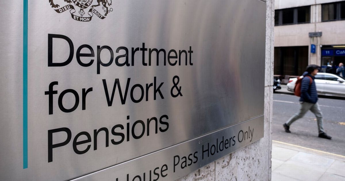 Министерство труда и социальных дел (DWP) опубликовало обновленную информацию о «специальных правилах» для системы ускоренного получения пособий