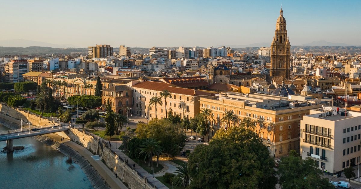 Ryanair startet Direktflüge in eine „unterschätzte“ spanische Stadt, in der es im November 21 °C hat