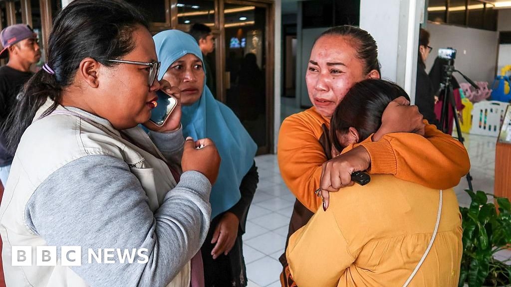 Bali açıklarında feribot battı: 4 ölü, 100'lerce kayıp