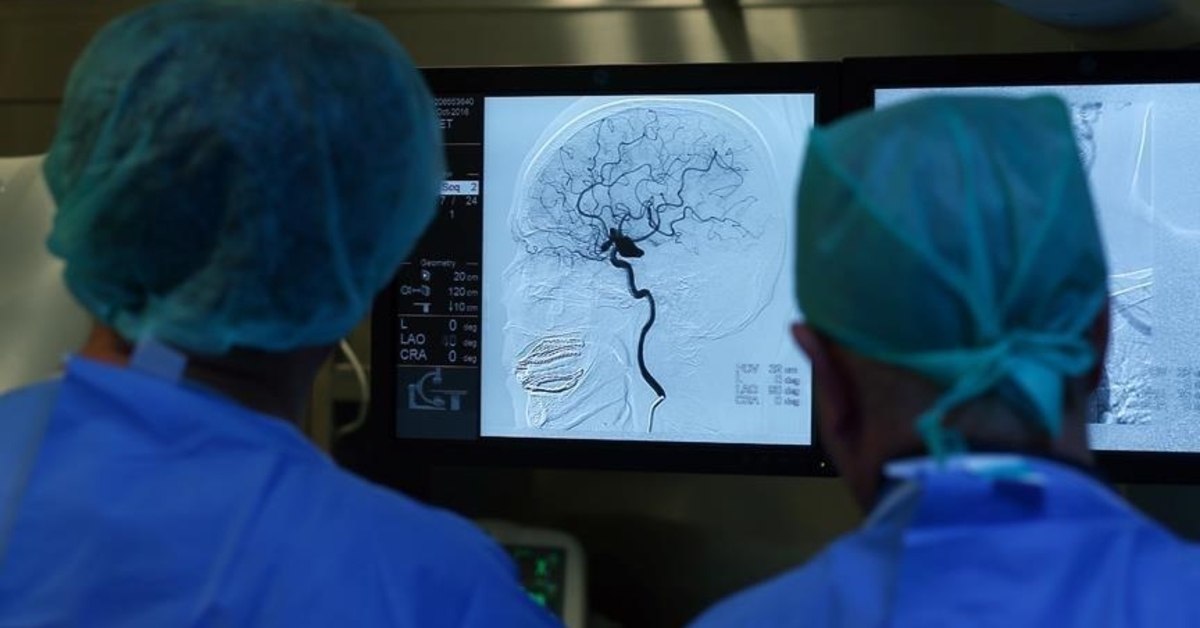 Eine frühzeitige Behandlung und Rehabilitation verringern das Risiko bleibender Schäden nach einem Schlaganfall.