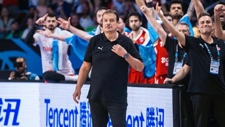 El emotivo mensaje de Ergin Ataman tras la victoria de Grecia: "Ojalá seamos campeones".