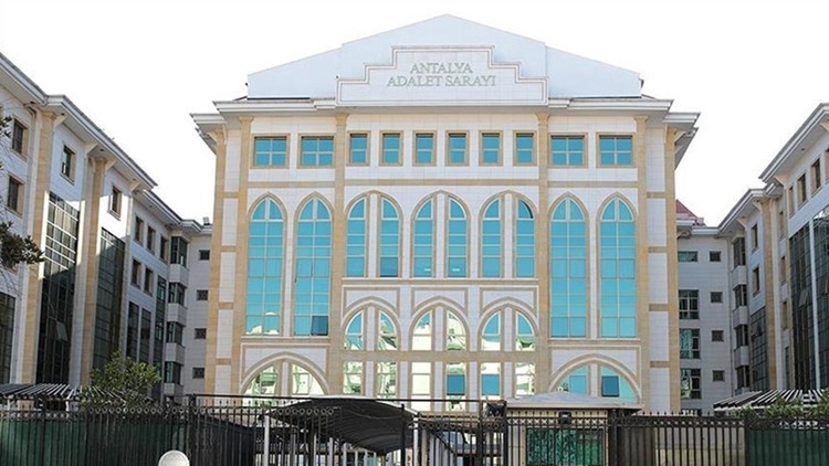 Cinco personas fueron detenidas en el marco de una investigación por "soborno" en la Municipalidad Metropolitana de Antalya.