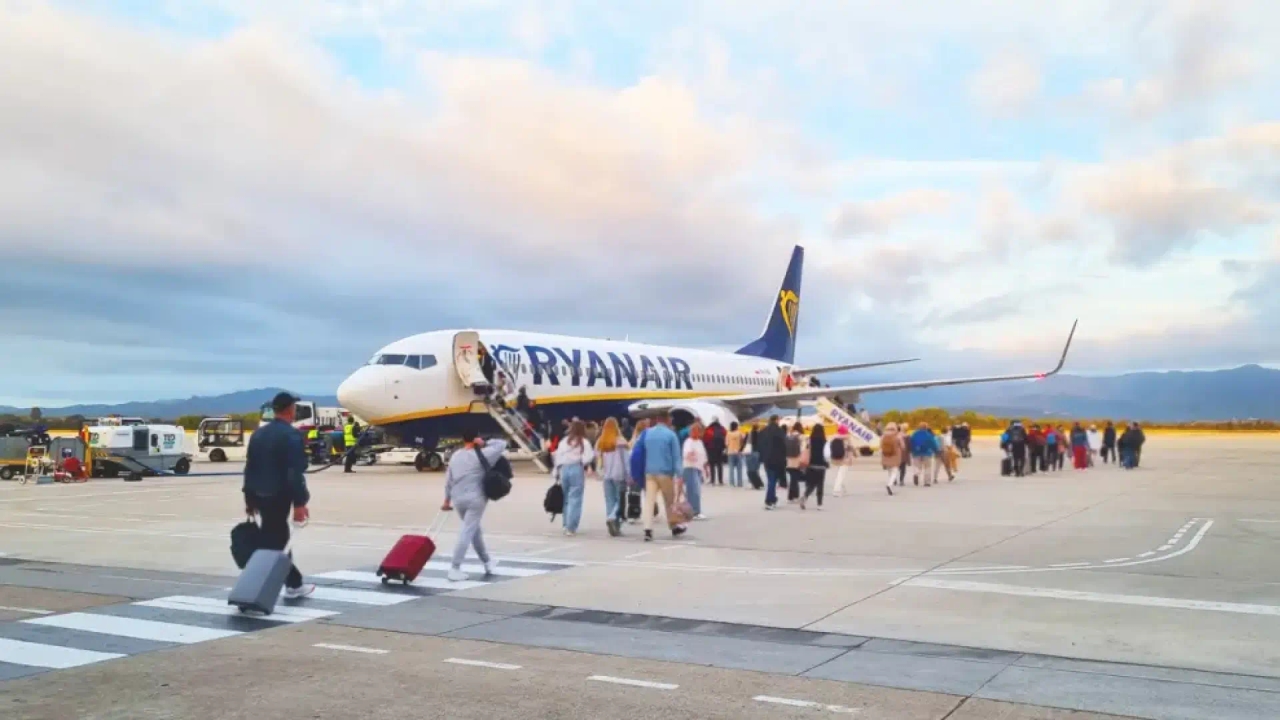 Ryanair сокращает рейсы в Испании: затронутые аэропорты и маршруты, альтернативы и причины сокращений