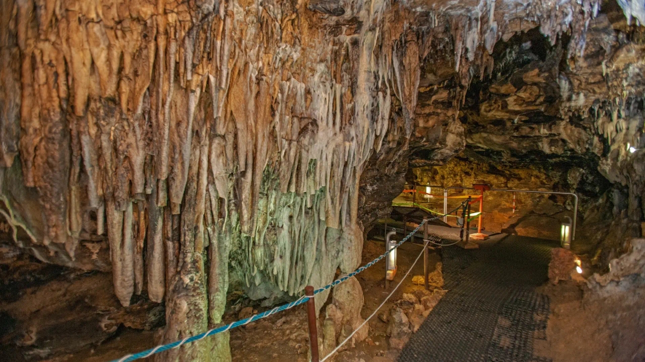 The beautiful cave of Segovia that houses a real museum underground