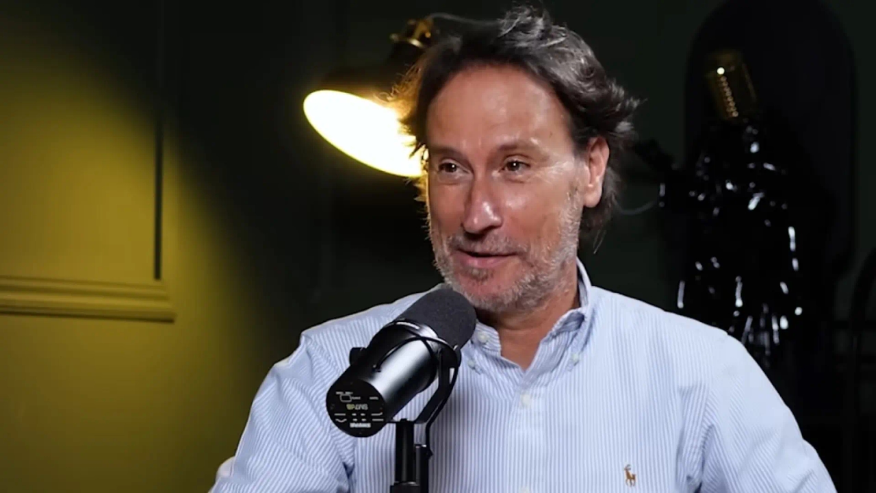 Víctor Küppers, experto en psicología positiva: "La unidad familiar ha dejado de compartir tiempo. Los hogares se han convertido en pensiones con habitaciones privadas"