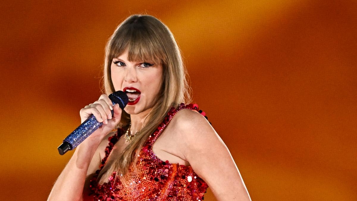 Madame Tussauds, Taylor Swift'in 'Eras Tour' dünya turnesinden esinlenerek tasarladığı on üç balmumu heykelini görücüye çıkardı.