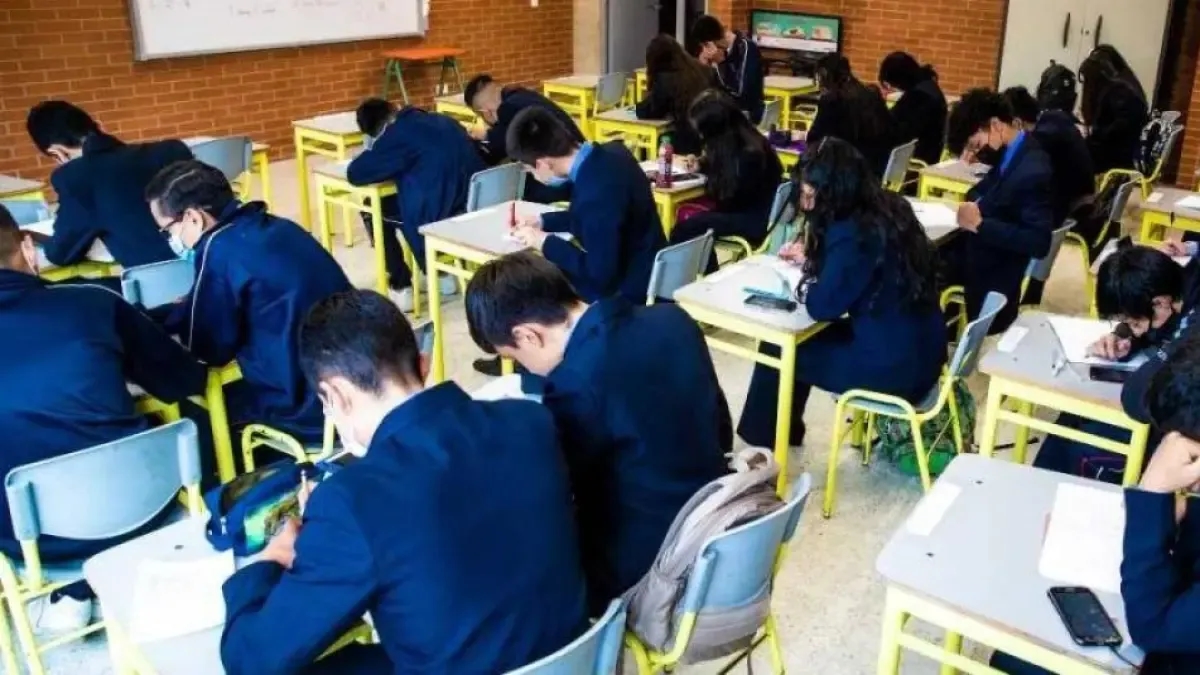 Kolombiya'da okul kayıtlarında dramatik düşüş: En az 926.000 çocuk okula gitmiyor ve bu durum sektör üzerinde ciddi etkilere yol açıyor.