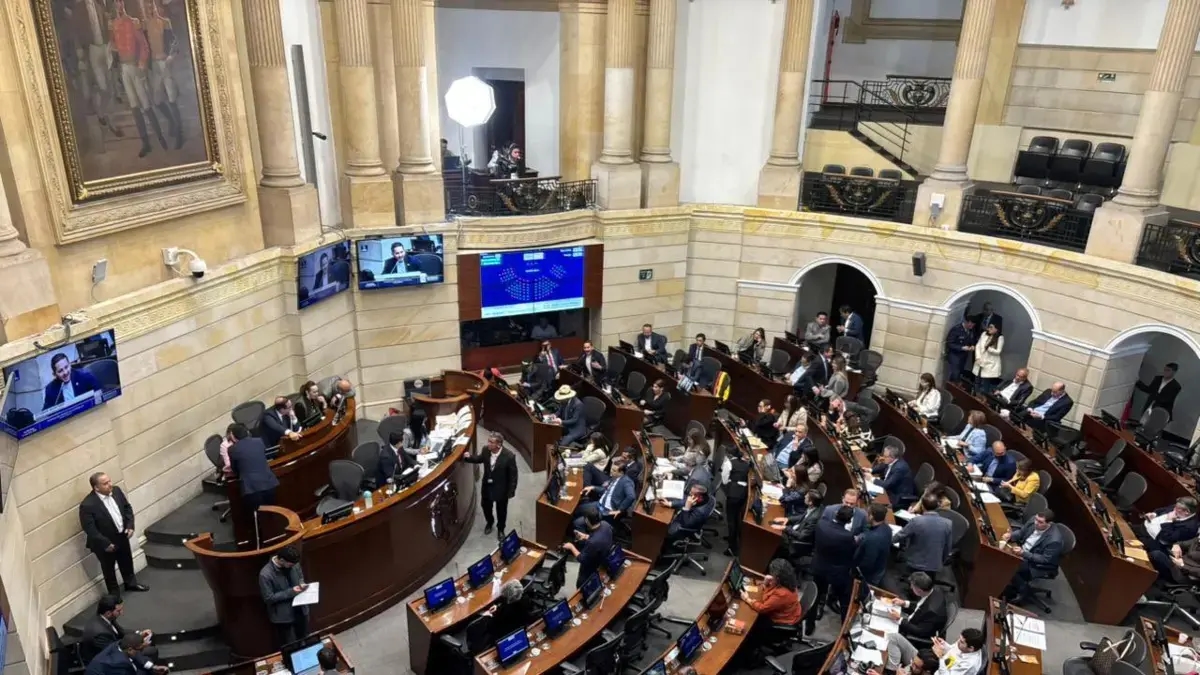 In der Plenarsitzung des Senats wurde ein Antrag angenommen, mit dem das Kartell der Sonnen zu einer „transnationalen kriminellen und terroristischen Organisation“ erklärt wird.