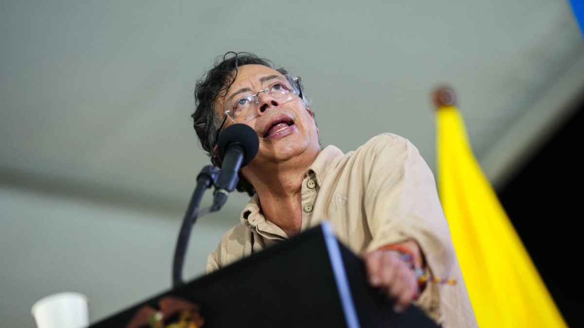 Gustavo Petro reúne a Otty Patiño y negociadores de paz y autoriza traslado de ilegales a cinco zonas de ubicación sin presencia de extraditables