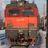 Неподалеку от границы с Украиной в Брянской области на западе России из-за обрушения моста сошел с рельсов пассажирский поезд.