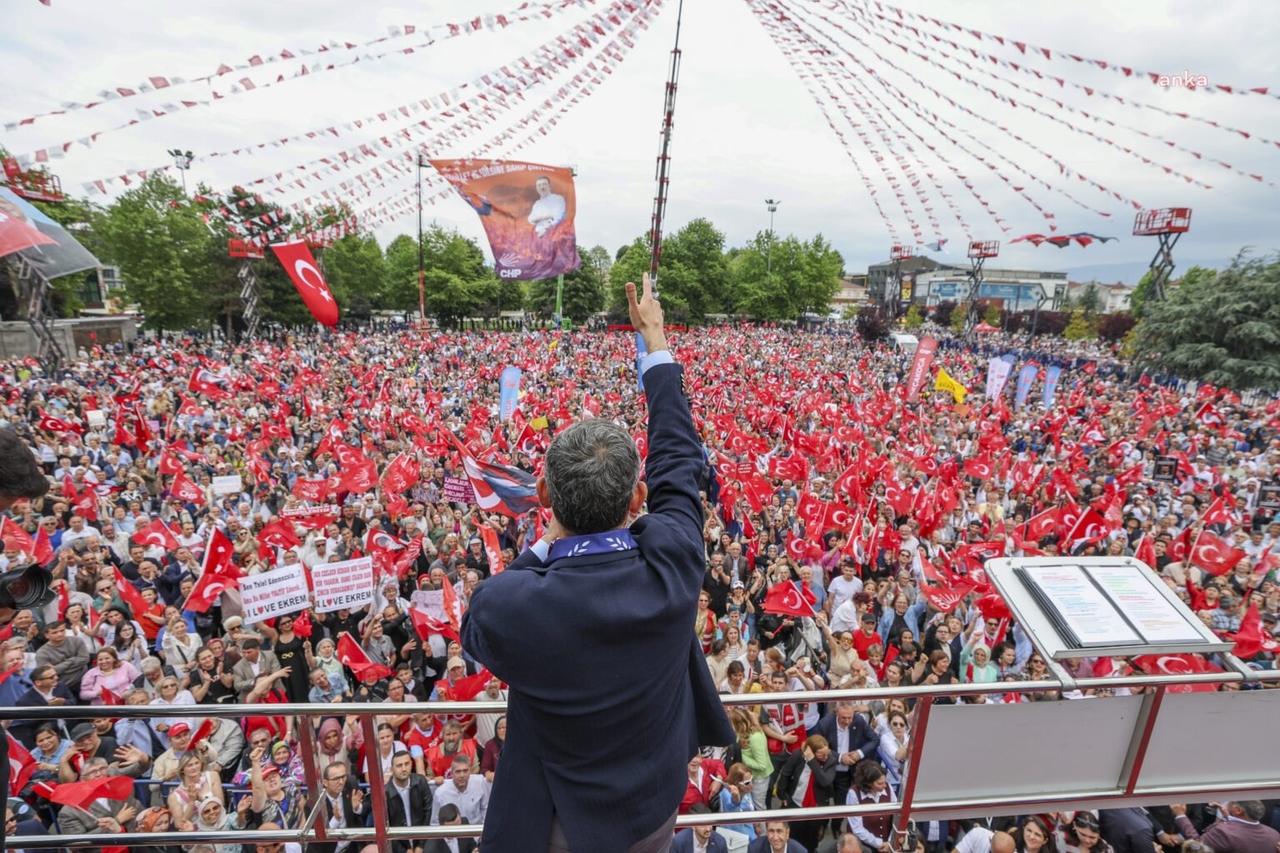 Митинг CHP в Дюздже | Озгюр Озель: «Мы не откажемся ни от президента Экрема, ни от НРП, разве мы будем вас бояться!»