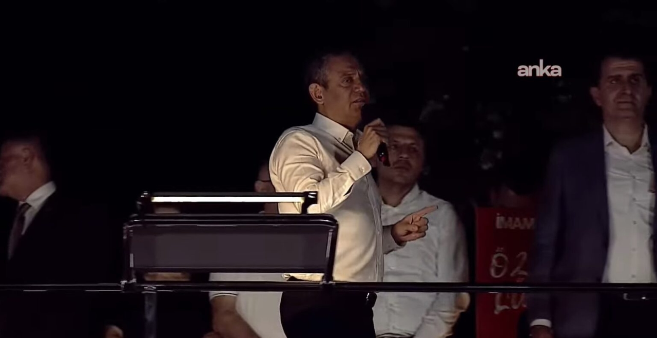 Manifestación del CHP en Kartal | Özgür Özel: "Yusuf Tekin, se establecerá el Tribunal Supremo y serás juzgado".