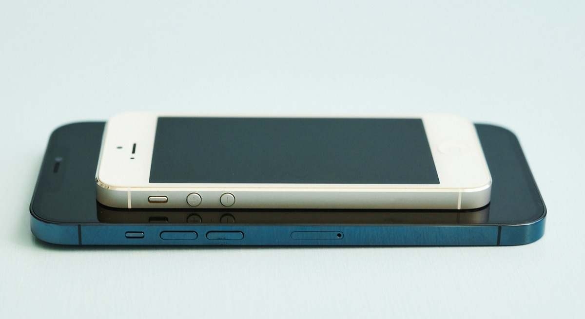 Don't throw away that old phone: turn it into a spy camera for your home with this setup