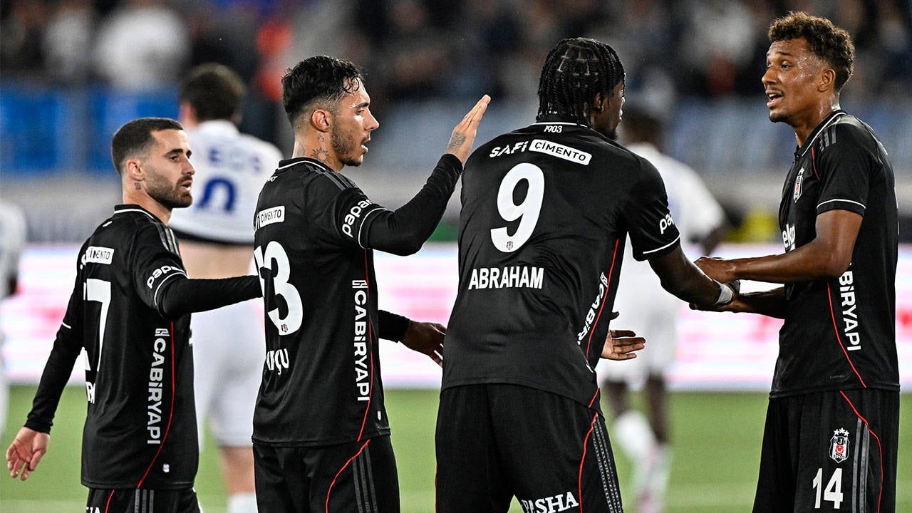 Beşiktaş takes the field for the tour