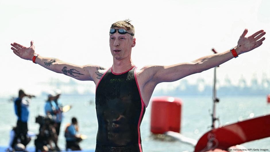 Florian Wellbrock nada hacia el oro en el Campeonato Mundial en aguas abiertas