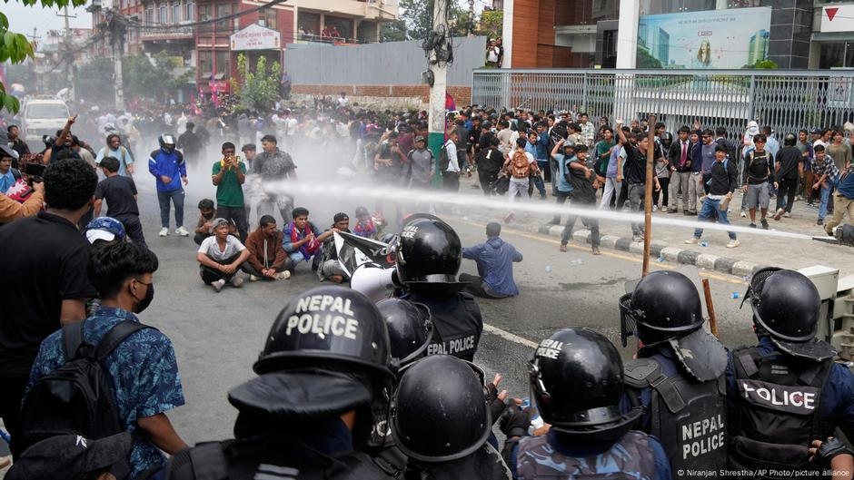 Nach Toten bei Protesten: Nepal beendet Social-Media-Sperre