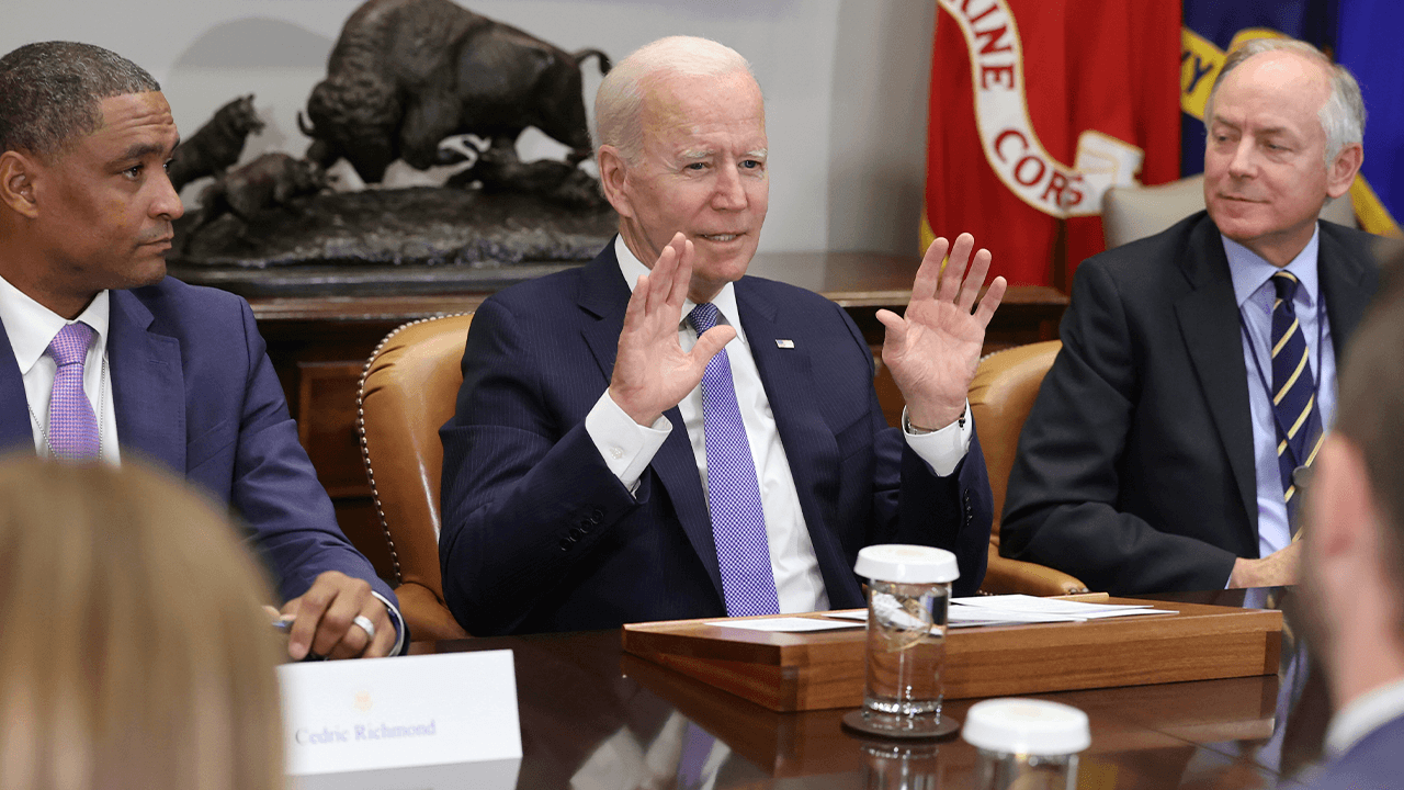 Biden'ın zihinsel gerileme iddialarını örtbas etme soruşturması, daha fazla eski Beyaz Saray yetkilisinin ifade vermesiyle derinleşiyor