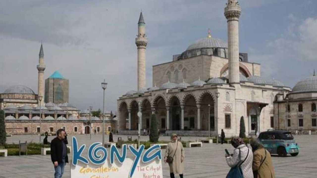The AKP municipality has imposed a 1-kilometer distance requirement between men and women.
