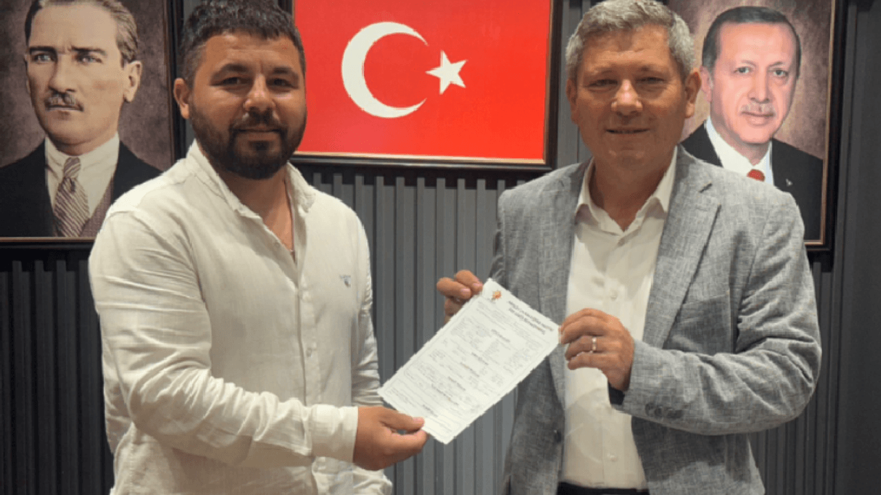 ¡Renunció al CHP! El concejal municipal de Beykoz, Nevzat Cebeci, se unió al AKP.