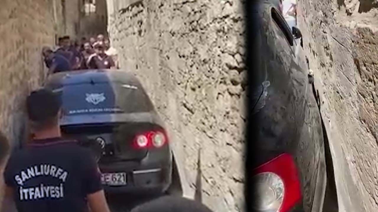 Navigationskatastrophe! Fahrer steckt in enger Straße in Şanlıurfa fest