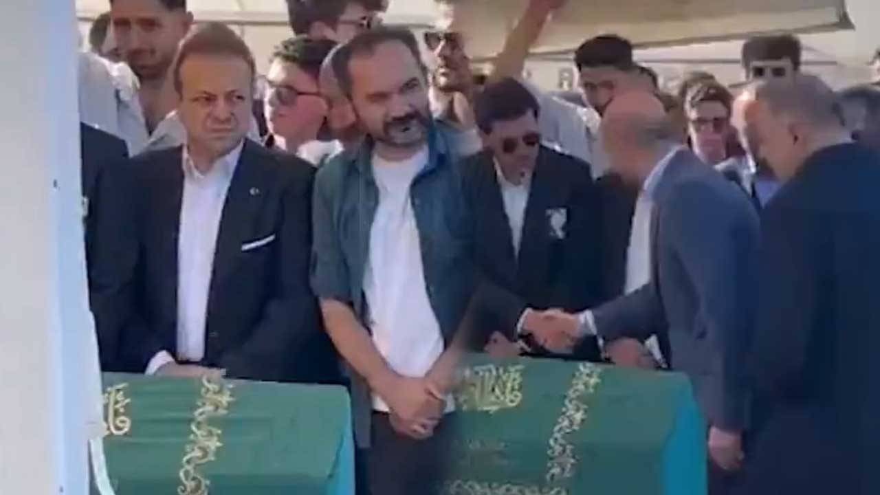 Cenazede soğuk rüzgarlar! Bilal Erdoğan Egemen Bağış'ın elini sıkmadı