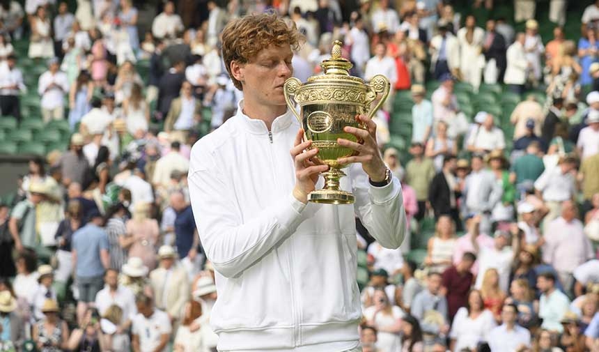 Sinner logró un hito al levantar el trofeo en Wimbledon