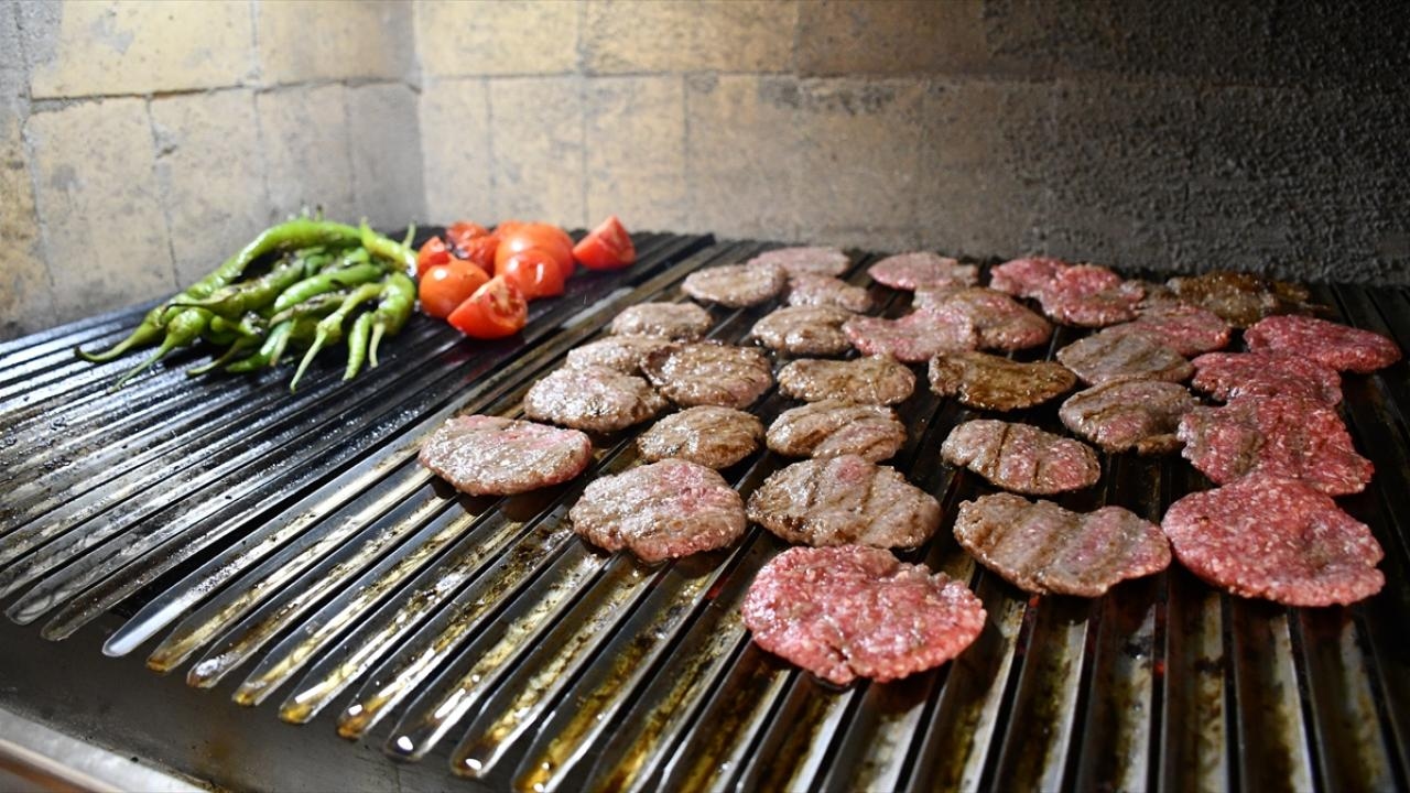 Министерство сельского хозяйства заявило: в продукте, продаваемом под видом говядины и баранины, обнаружено мясо птицы