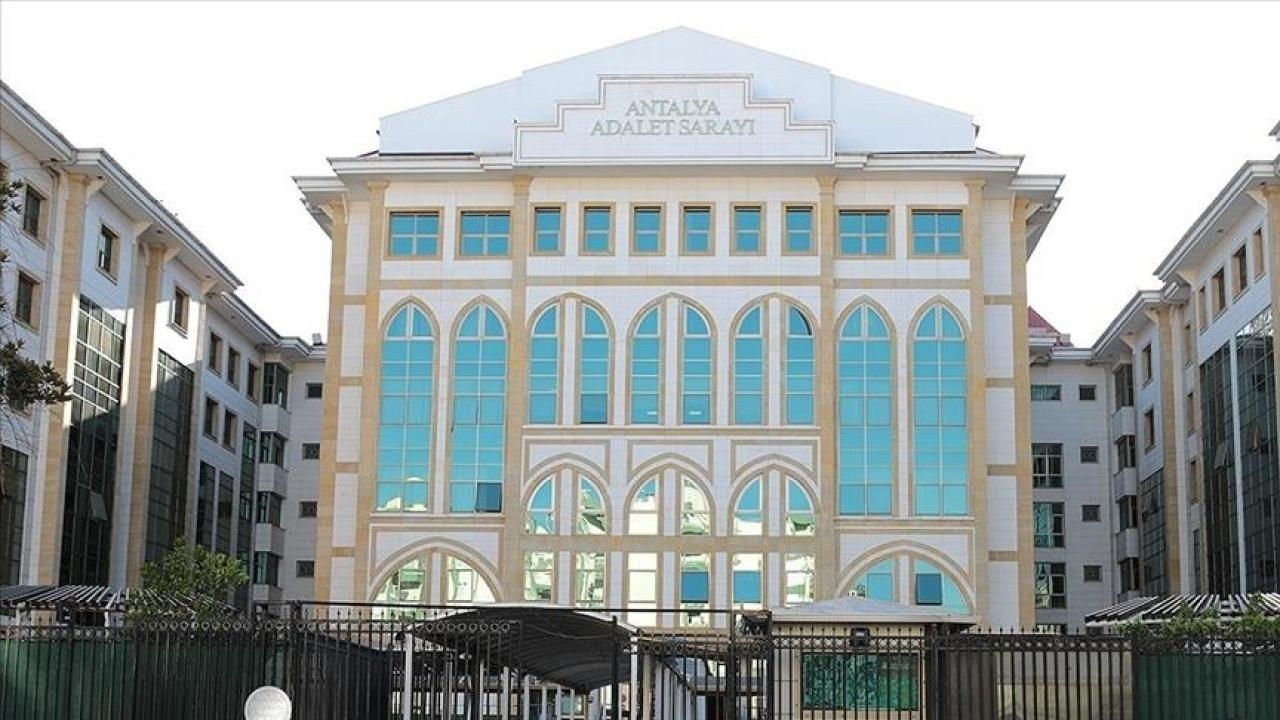 Cinco personas fueron arrestadas en la investigación de soborno dirigida a la Municipalidad Metropolitana de Antalya.