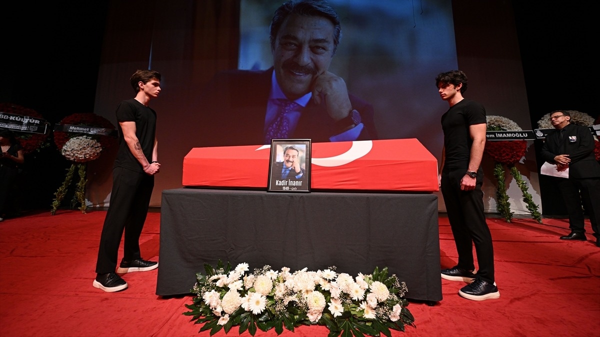 Kadir İnanır son yolculuğuna uğurlandı