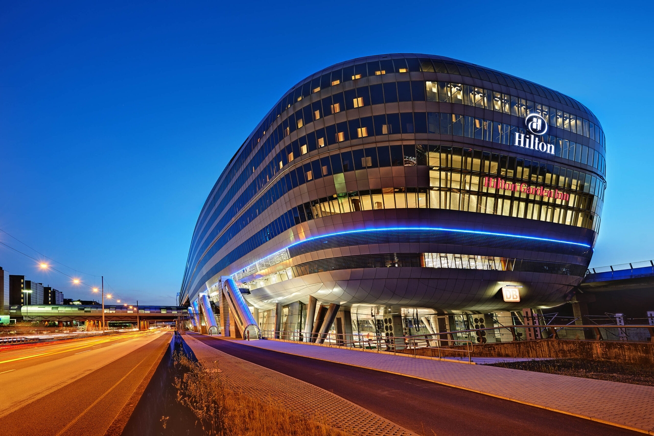 İki otel, tek lokasyon: Frankfurt Havalimanı'ndaki Hilton Otelleri konforu en iyi bağlantılarla birleştiriyor