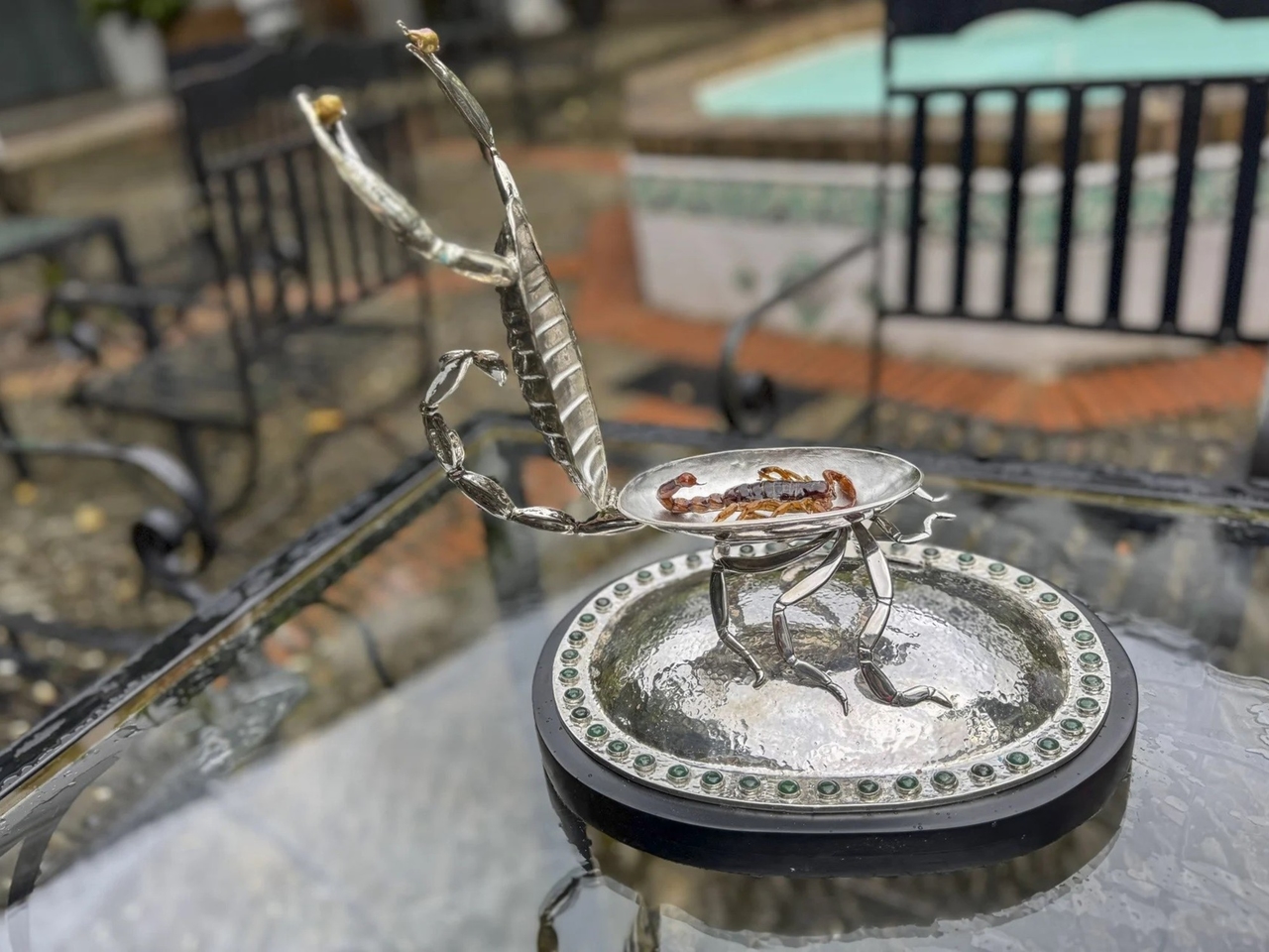 Mexican historians deliver to Spain a curious replica of the 'scorpion' that stung Hernán Cortés.