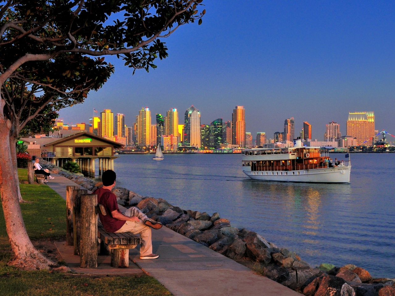 A surprising destination in the United States: beaches, culture, nature, and excellent cuisine.