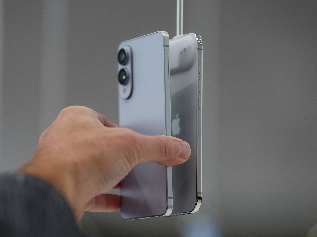 The two best ultra-thin phones, head-to-head: iPhone Air vs. Galaxy S25 Edge comparison