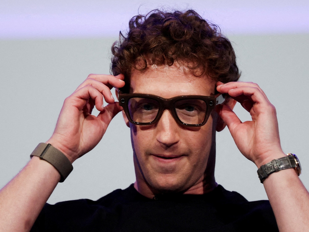 Ray-Ban Display: Zuckerberg launched smart glasses with a screen, heralded the beginning of the post-mobile era, and experienced an awkward moment.