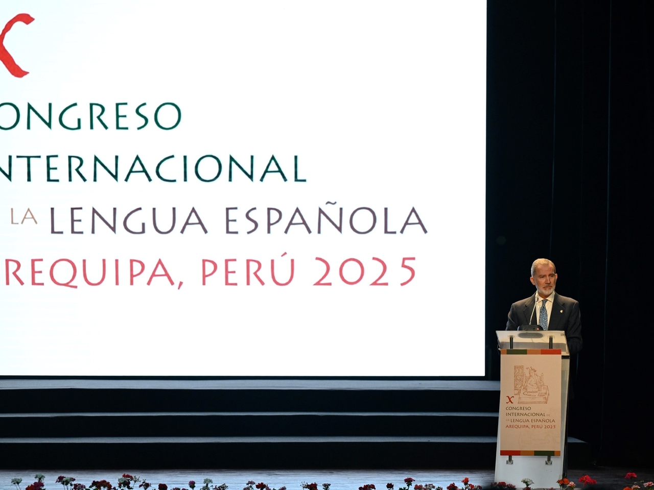 As the language controversy escalates, Felipe VI called for harmony in Arequipa.