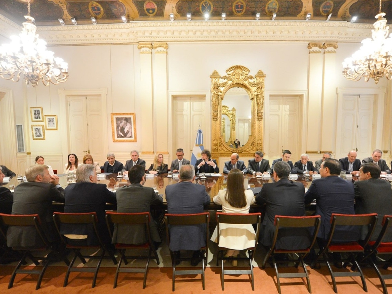 Ein Empfang ganz nach Mileis Geschmack, bei dem es kaum Beschwerden gab und die Gouverneure darum wetteiferten, den besten Empfang zu erhalten.