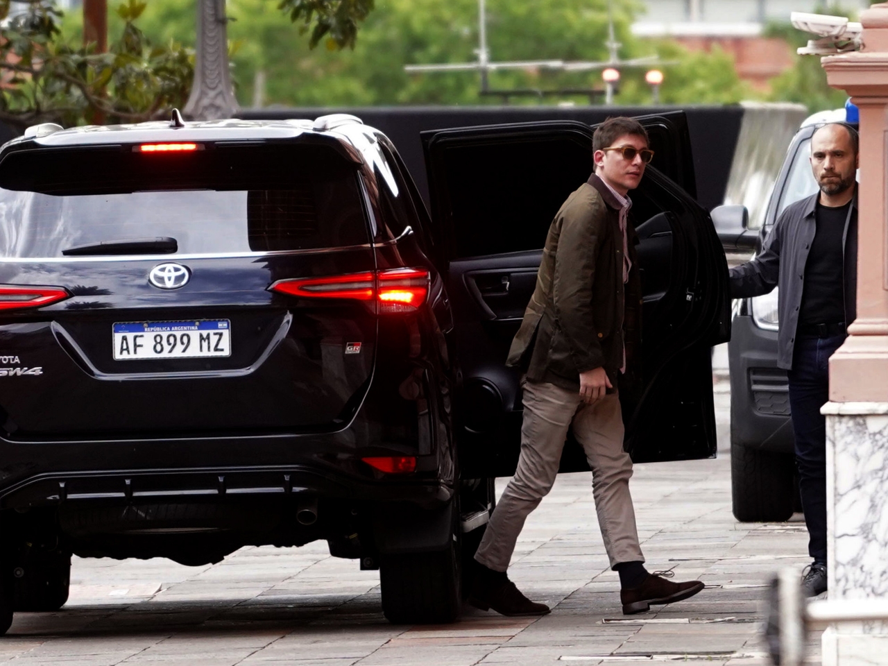 Milei decides whether to put Santiago Caputo in charge of the government's political ministry