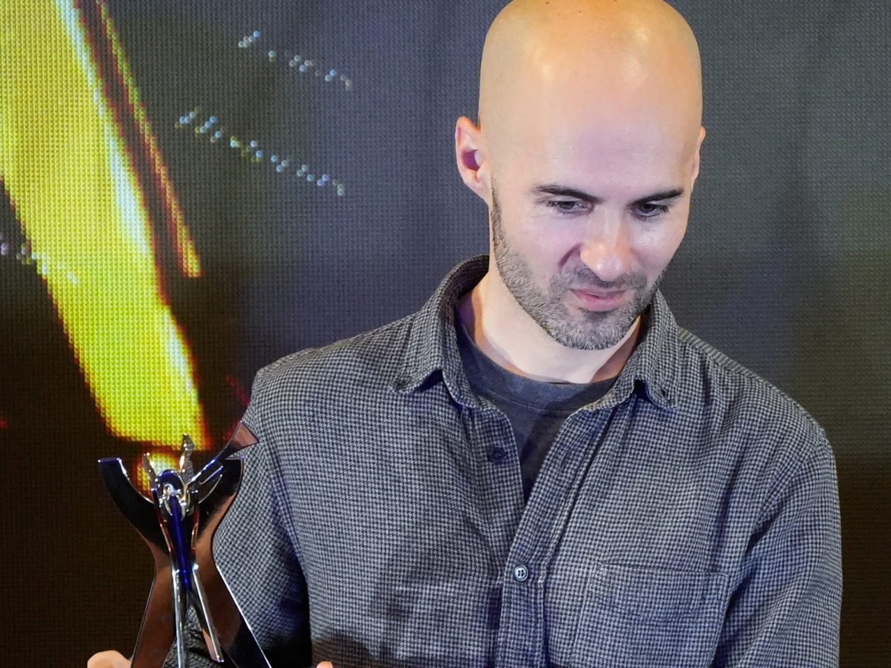 2025 Clarín Roman Ödülü'nü kazanan roman böyle başlıyor.