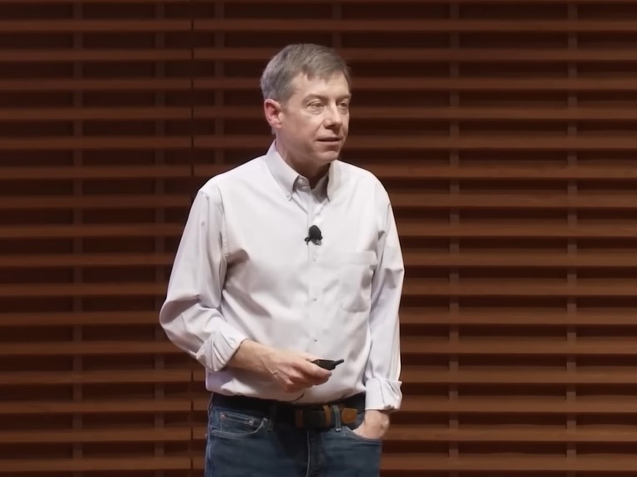 Riesgo de extinción a cambio de vivir mucho mejor: el provocador cálculo del nuevo economista de un gigante de la IA