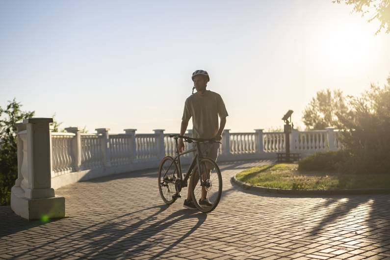 Safety and fitness: 7 pro tips for cycling in the summer heat