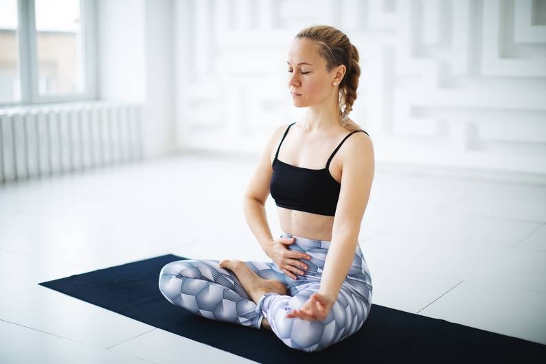 Breathing and movement: Regulate digestion with yoga – expert tips for greater well-being