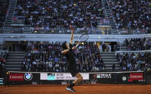 Sinner triunfa en regreso al Abierto de Italia tras suspensión por dopaje